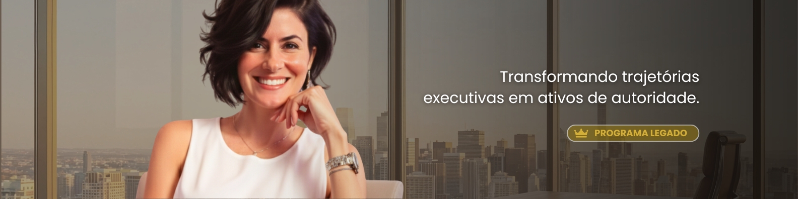 Profissional experiente estruturando sua mentoria com método estratégico